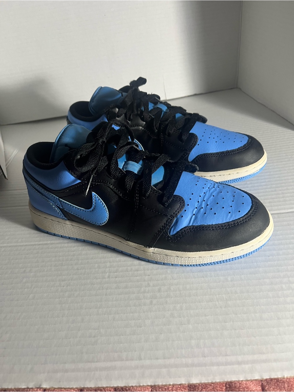 Nike Kids Low Top Sneakers in Black and Light Blue